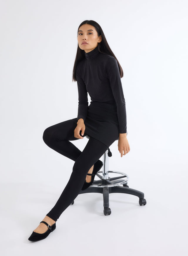 Majestic Filatures T-shirt Noir Côtelé Col Roulé Manches Longues En Cupro Et Elasthanne Cupro / Elasthanne