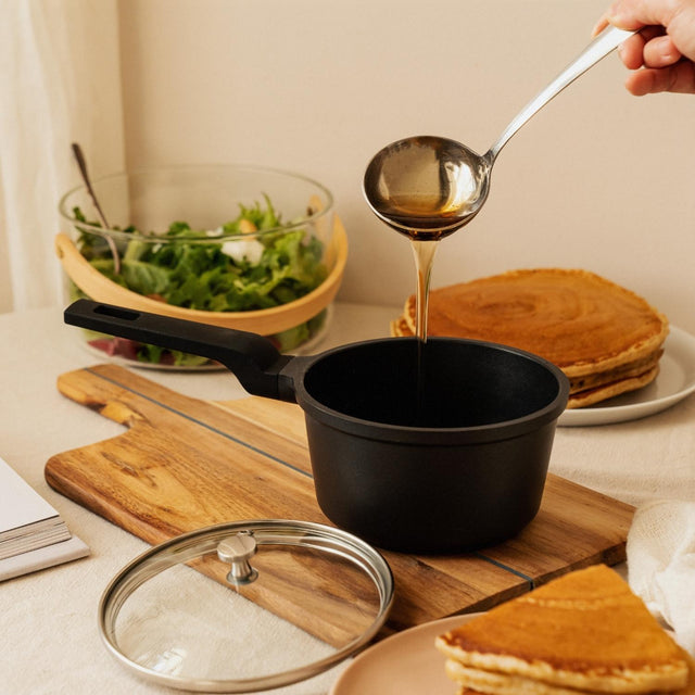 Mastra Casserole à Sauce Et à Lait Avec Couvercle - 14 Cm - Anti-adhésive