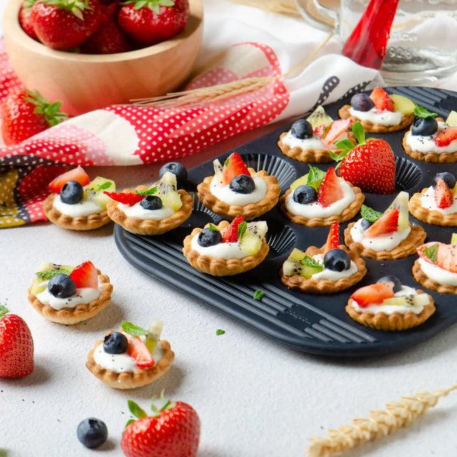 Mastra Moule à Tartelettes Rondes Cannelées - 16 Empreintes - Silicone