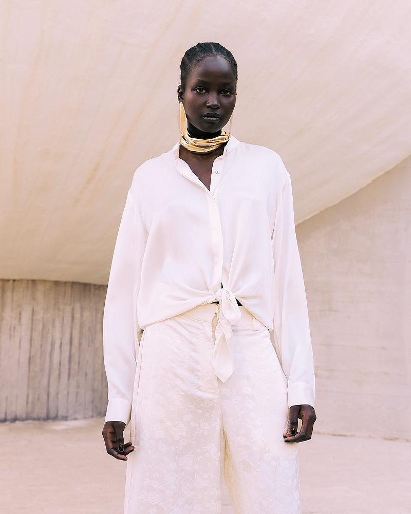 Mes Demoiselles Chemise Silveness Chemise En Satin De Soie Ivoire Aux Lignes épurées