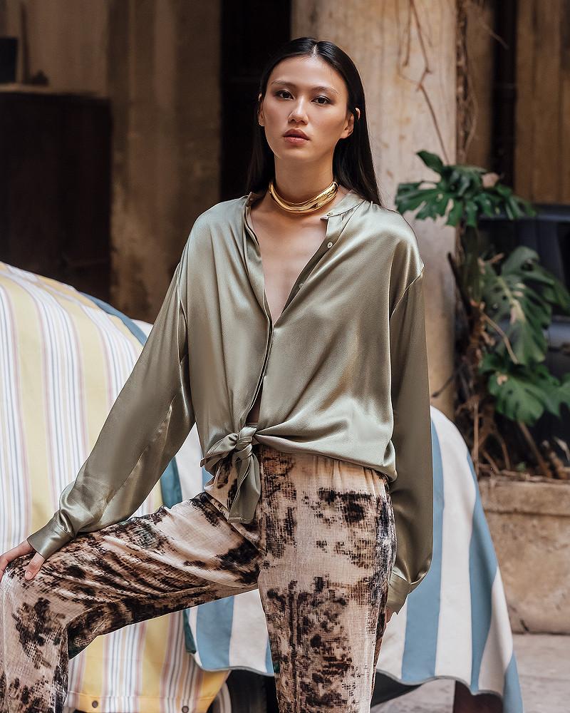 mes demoiselles chemise Siwa Chemise épurée en satin viscose kaki profond