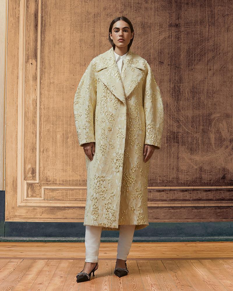 Mes Demoiselles Manteau Royal Long Manteau écru En Jacquard Avec Dessin Lurex Doré