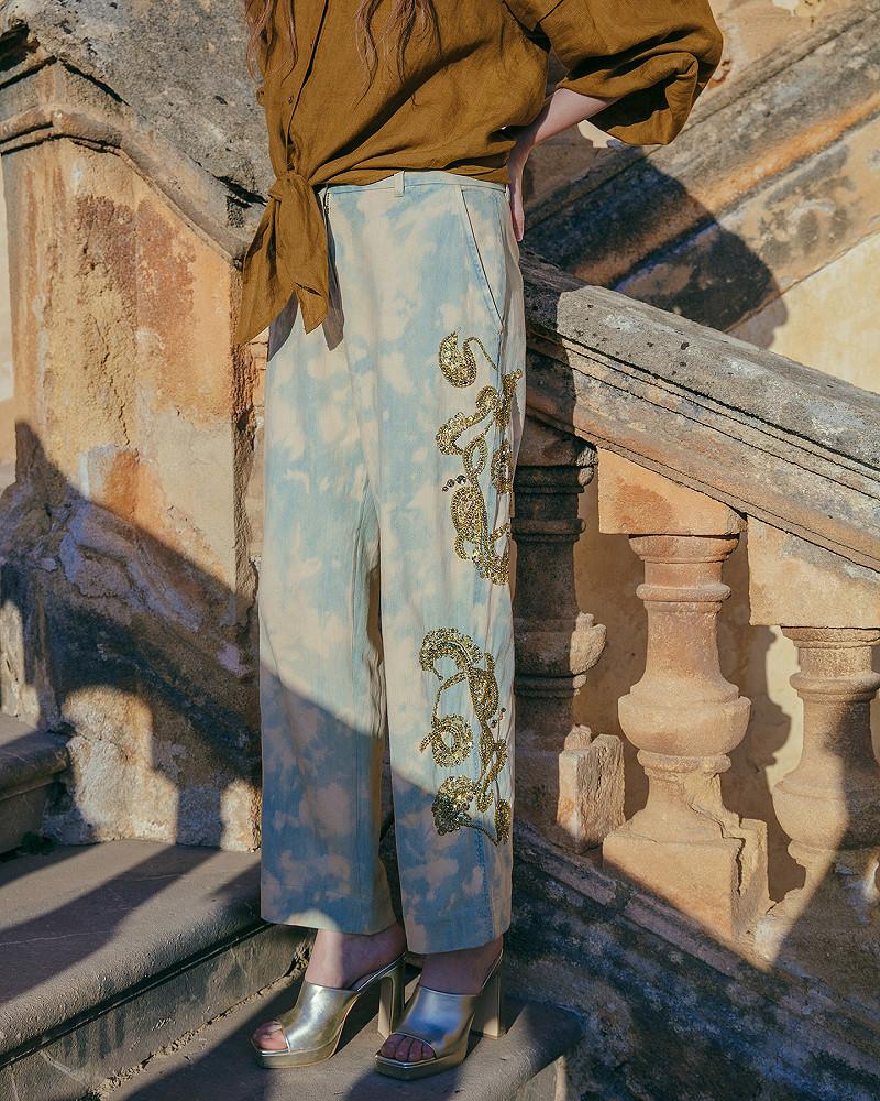 Mes Demoiselles Pantalon Ukil Pantalon Droit En Toile De Denim Délavé Avec Broderies