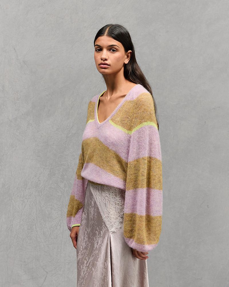 Mes Demoiselles Pull Daye Pull Court En Maille Souple Ocre Et Rose