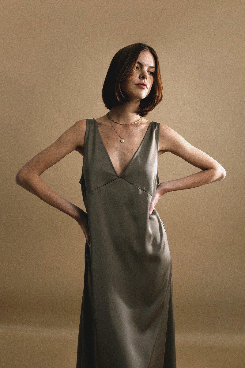 Molly Bracken Robe Satinée Col V