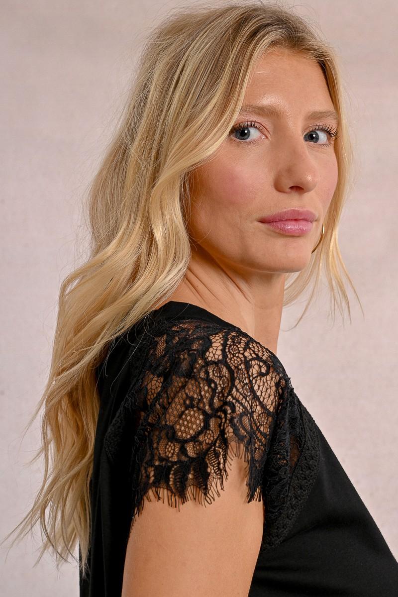 Molly Bracken T-shirt Avec Détail Dentelle Sur Les épaules