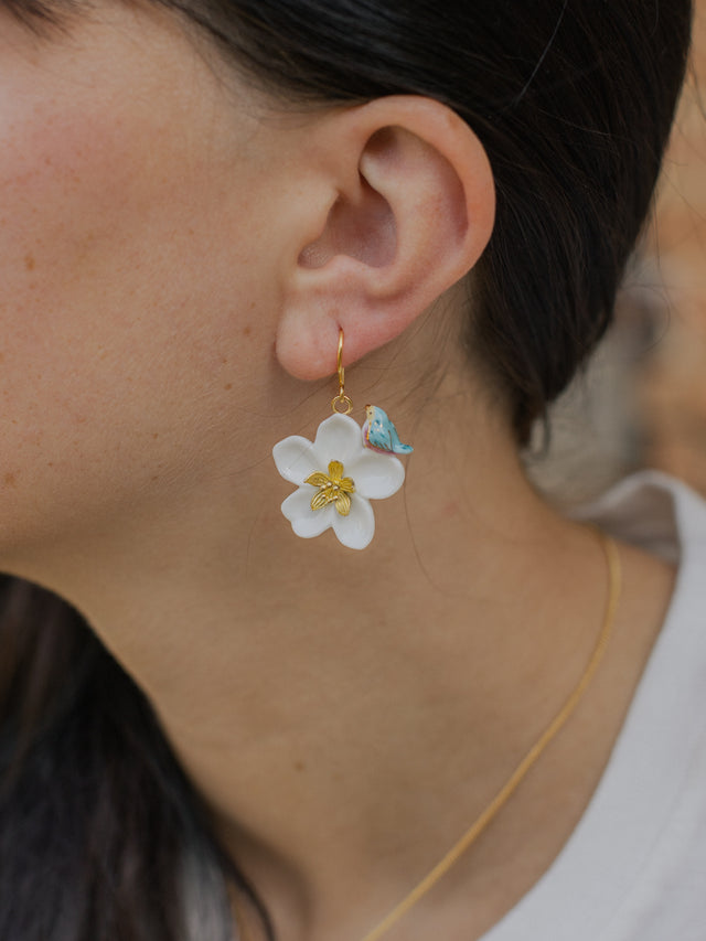 Nach Bijoux Boucles D'oreilles Fleur Blanche & Oiseau Bleu