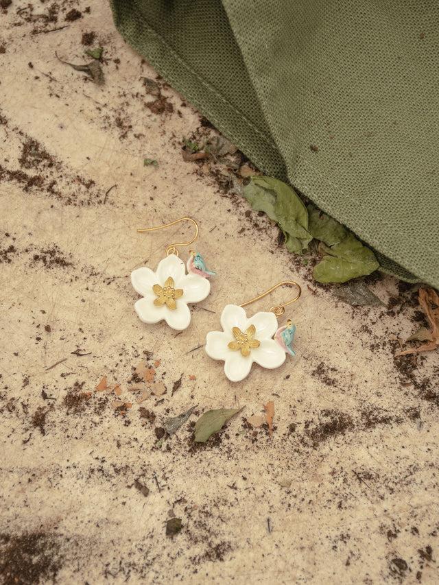 Nach Bijoux Boucles D'oreilles Fleur Blanche & Oiseau Bleu