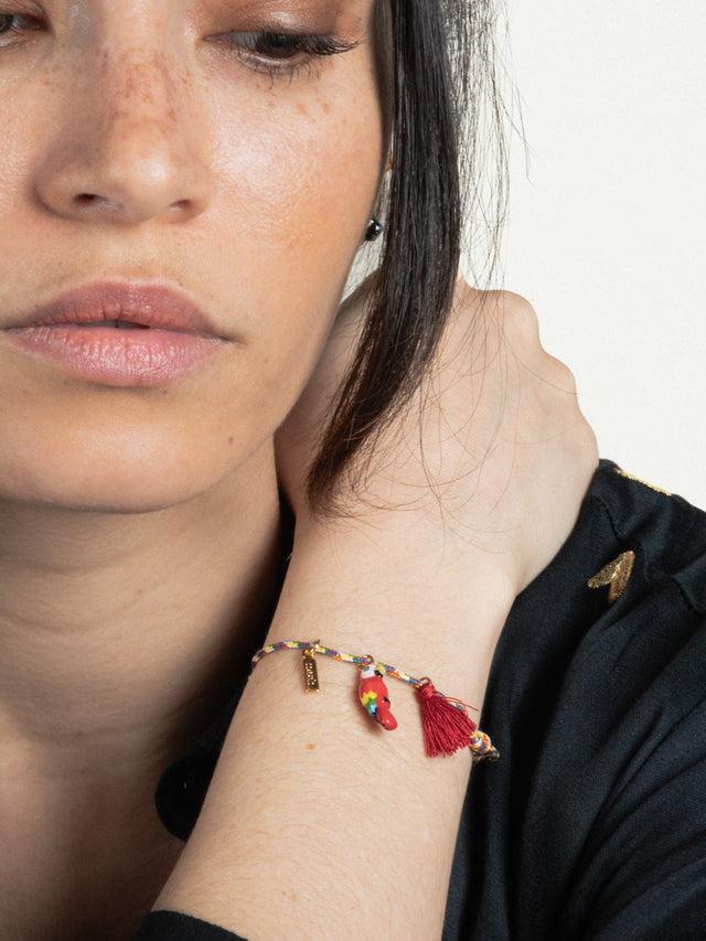 Nach Bijoux Bracelet Cordon Multicolore Perroquet Rouge Avec Pompon