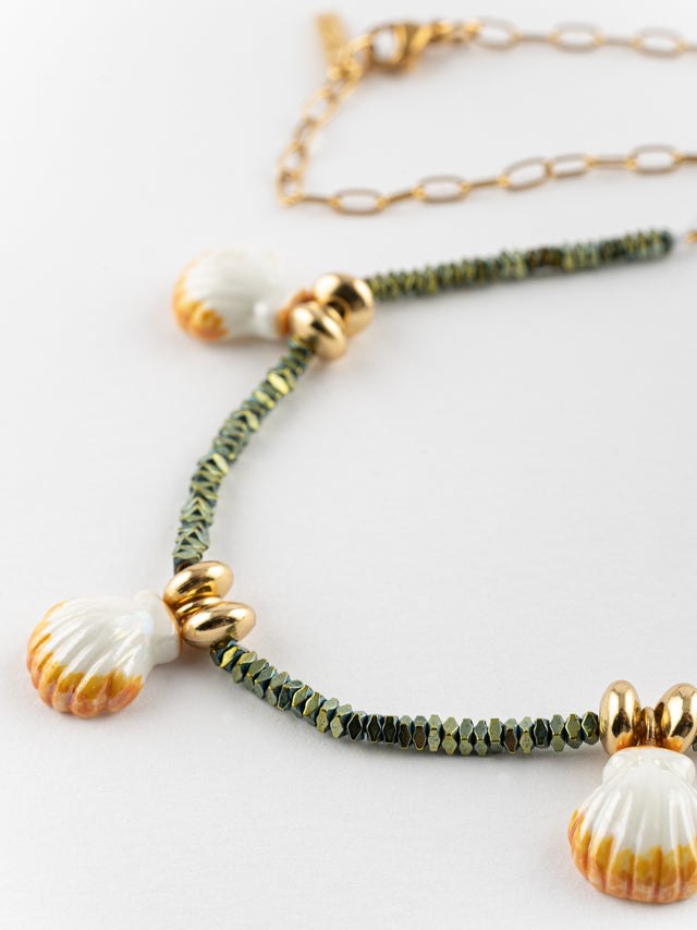 nach bijoux Collier perles d'hématite coquillages