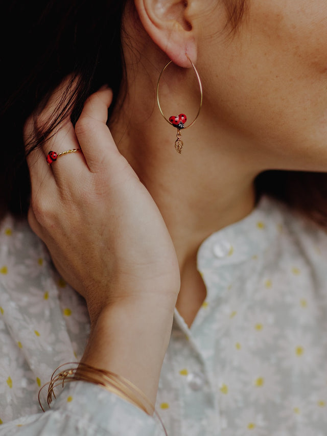 Nach Bijoux Petites Créoles Feuille & Coccinelle