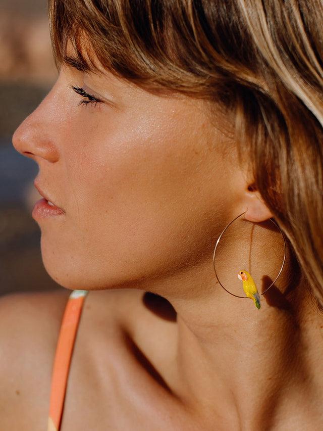 Nach Bijoux Petites Créoles Perroquet Jaune