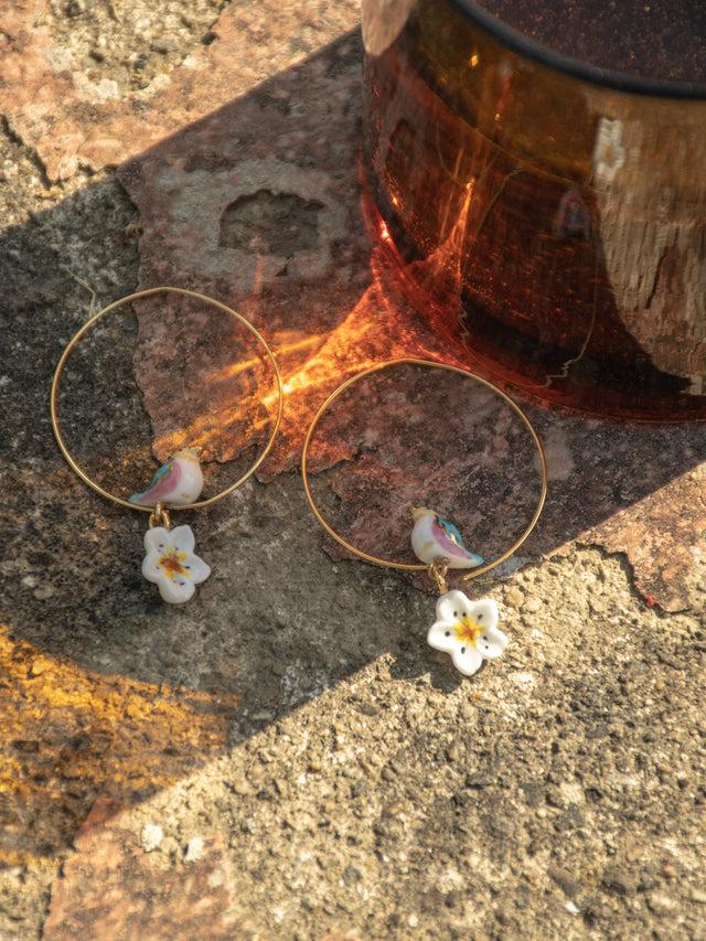 Nach Bijoux Petites Créoles Oiseau Bleu & Fleur De Poirier