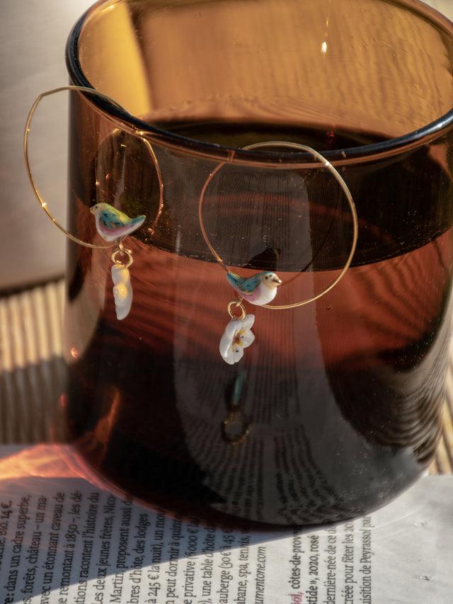 Nach Bijoux Petites Créoles Oiseau Bleu & Fleur De Poirier