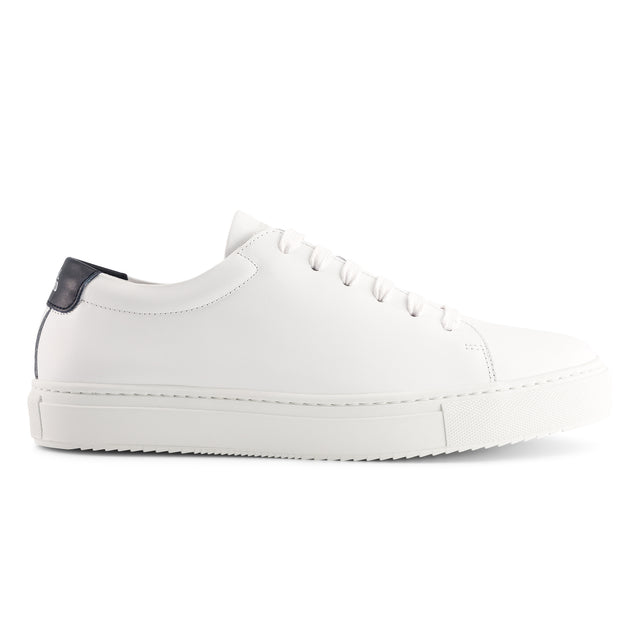 national standard Sneakers basses en cuir nappa blanche et marine national standard Sneakers basses en cuir nappa blanche et marine