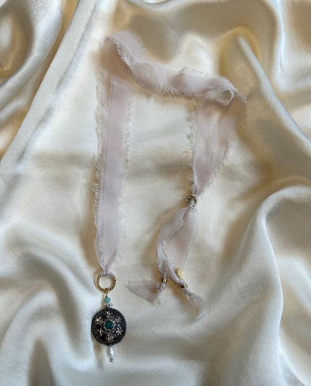 nina des criquets Collier "MAGNOLIA"