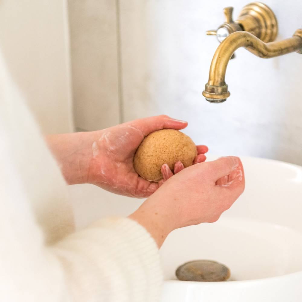 Omum EPONGE KONJAC VISAGE - EXFOLIANTE ET PURIFIANTE