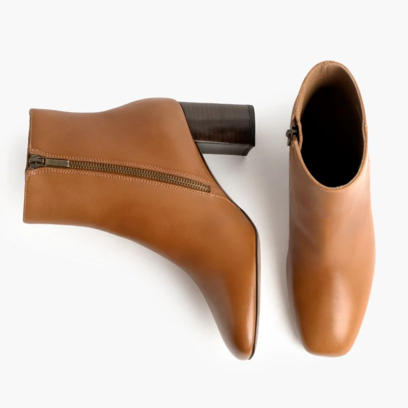 Opp France Women’s Leather Pointed Zipper Short Boots Toffee