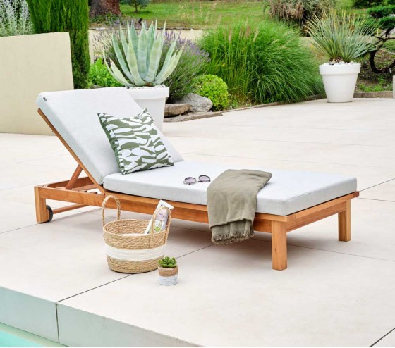 ozalide KUTA - Bain de soleil en eucalyptus - bois et gris clair