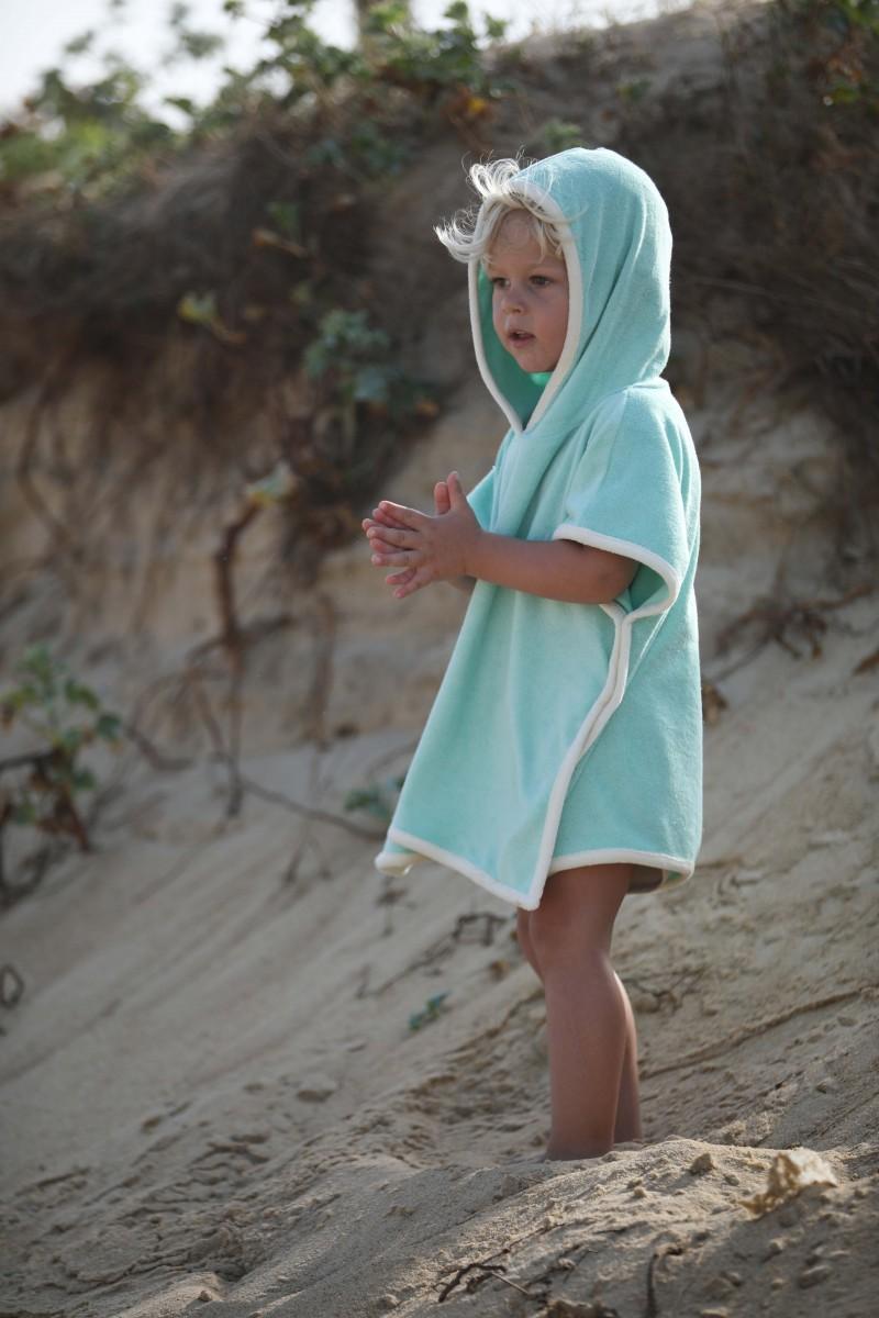 Pantaï Poncho "Baby Surfer"