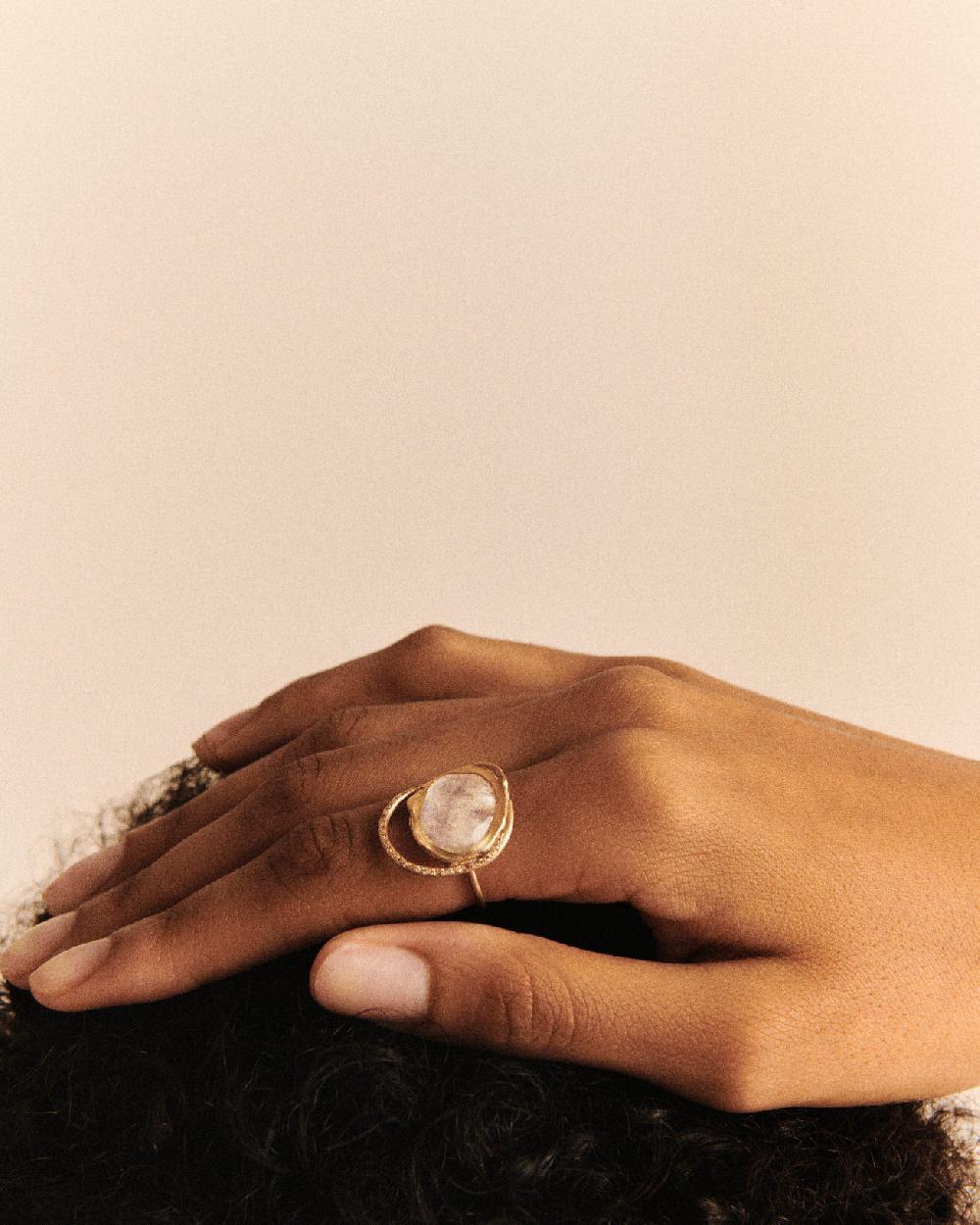 Pascale Monvoisin Bague GAIA PIERRE DE LUNE
