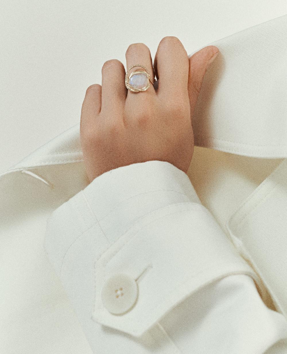 Pascale Monvoisin Bague GAIA PIERRE DE LUNE