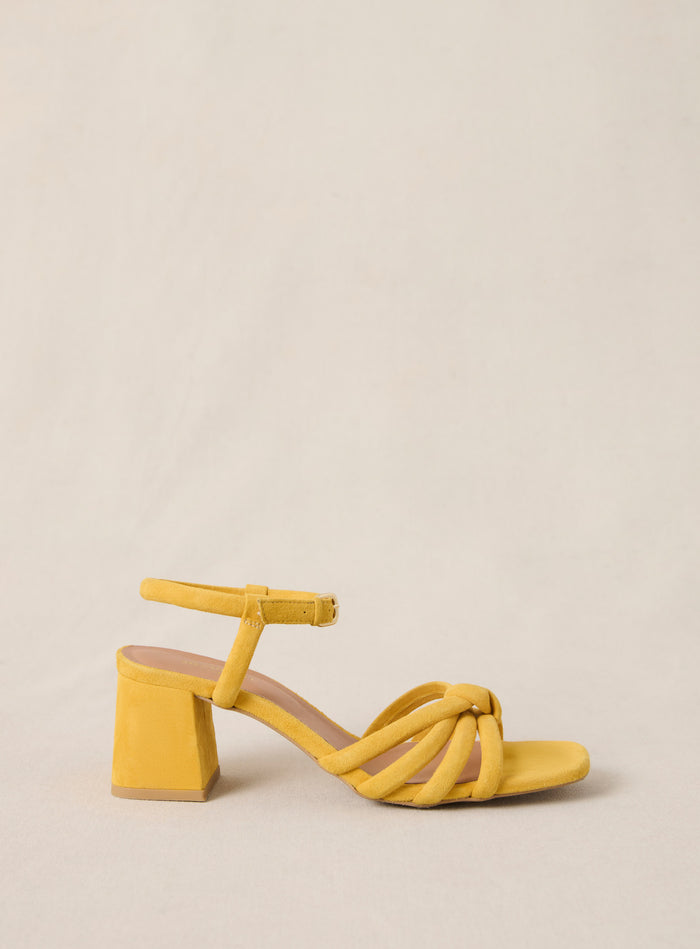 petite mendigote Cesar - Sandales à talons en cuir suédé jaune