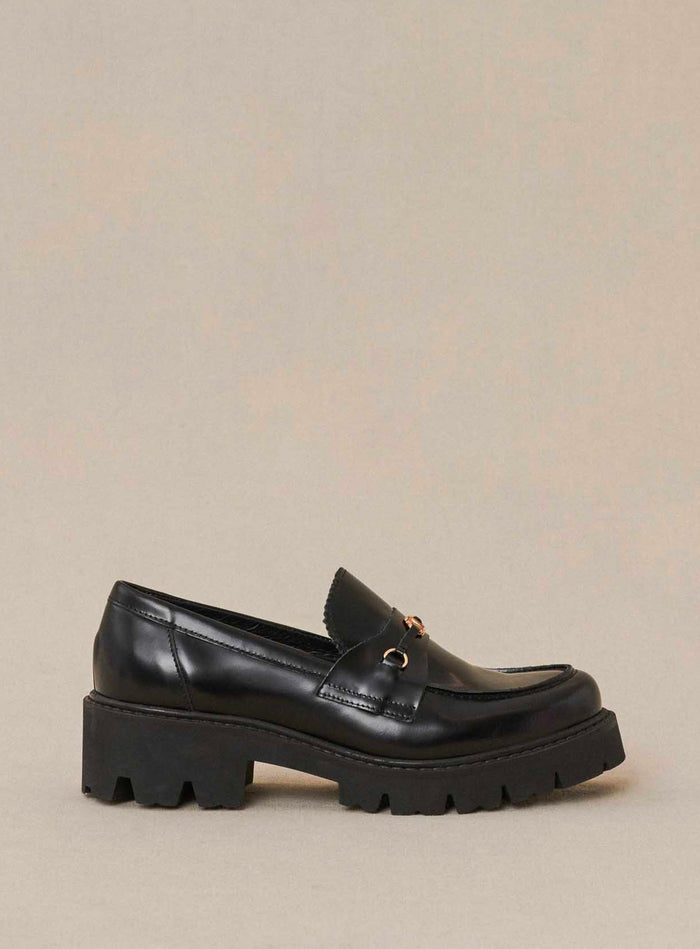 petite mendigote Colas - Mocassins noirs en cuir à semelle compensée