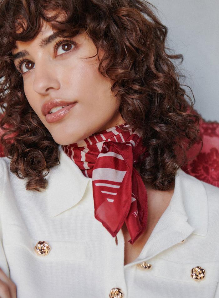 petite mendigote Anda - Foulard rouge à rayures