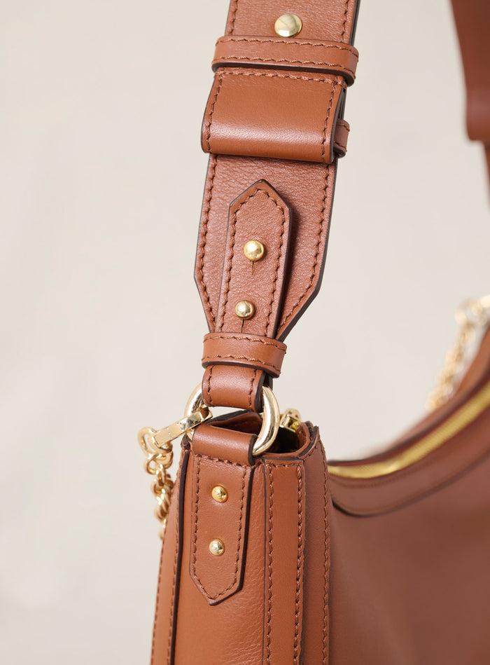 Petite Mendigote Saula - Sac Demi-lune En Cuir Camel