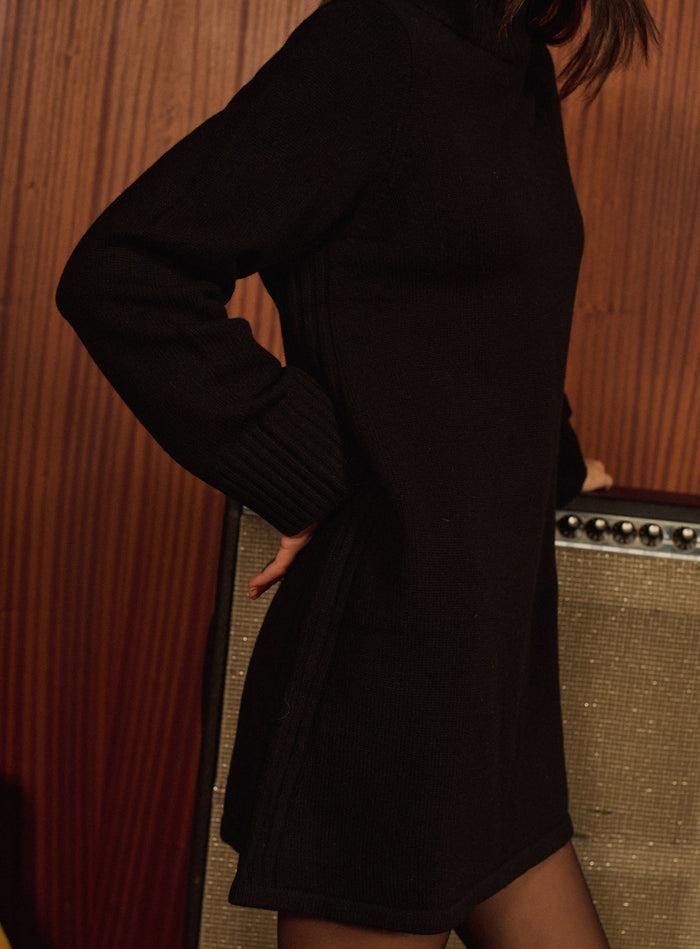 Petite Mendigote Roxane - Robe Pull D'hiver Courte Noire à Col Montant