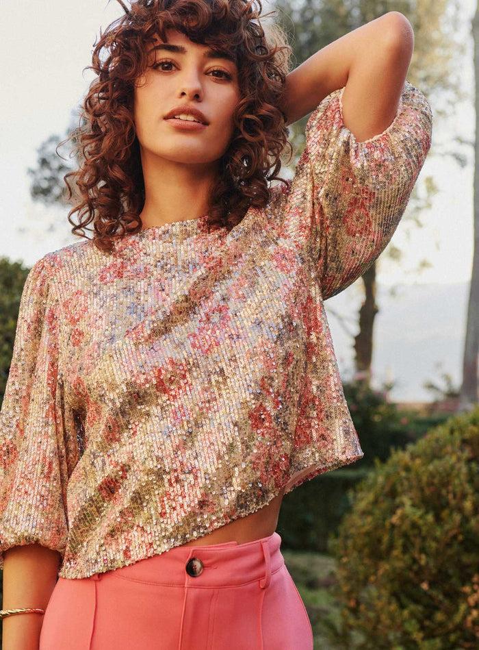 petite mendigote Teya - Top sequins et manches bouffantes à imprimé fleuri