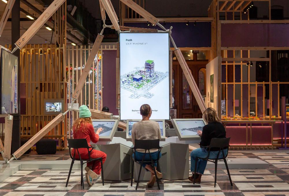 Philippe Starck L'exposition "Futures" Par Autodesk Au Smithsonian Arts + Industries Building