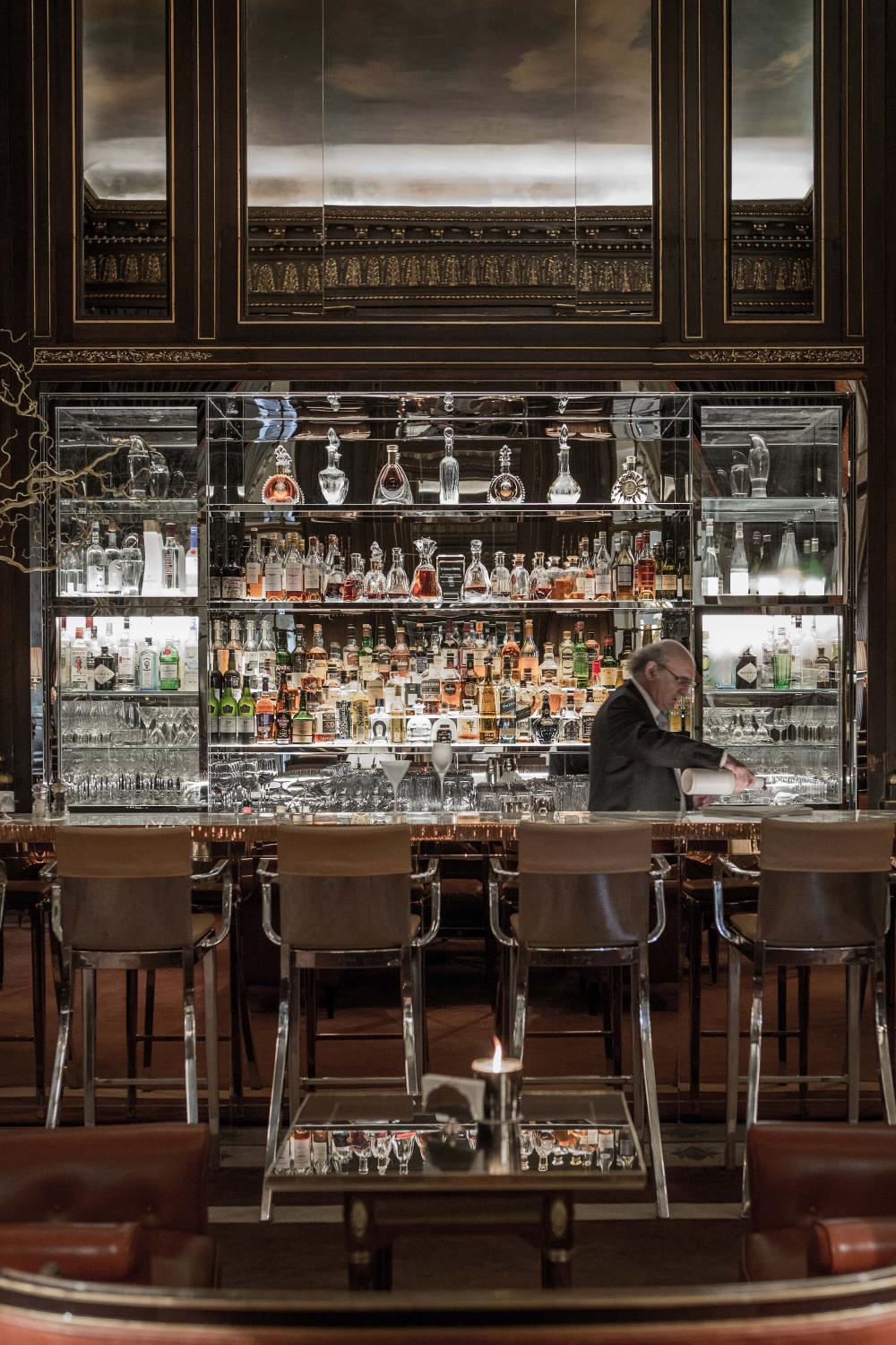 Philippe Starck LE MEURICE ESPACE MENTAL DE POESIE ET DE SURPRISES FERTILES