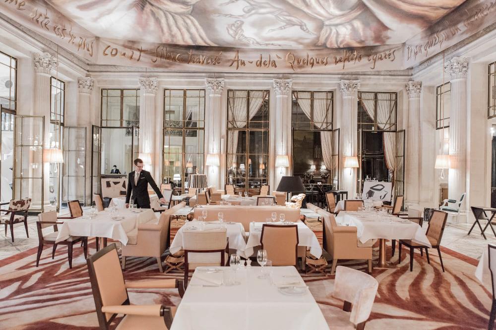 philippe starck LE MEURICE ESPACE MENTAL DE POESIE ET DE SURPRISES FERTILES