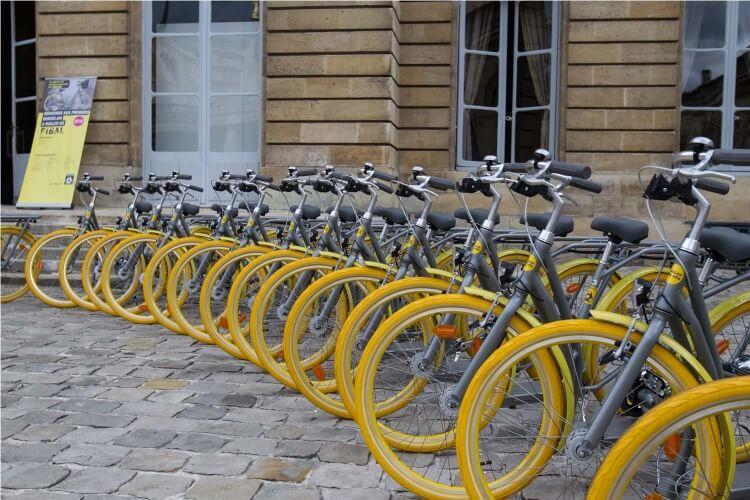 Philippe Starck Les Premiers Pibal Arrivent à Bordeaux