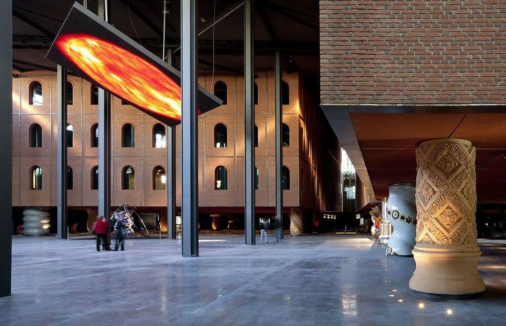 Philippe Starck Ouverture De L'Alhondiga à Bilbao Centre Culturel Sportif Et De Vie