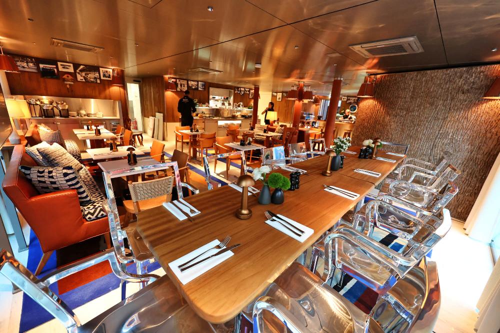 Philippe Starck ALPINE F1 TEAM MOTORHOME