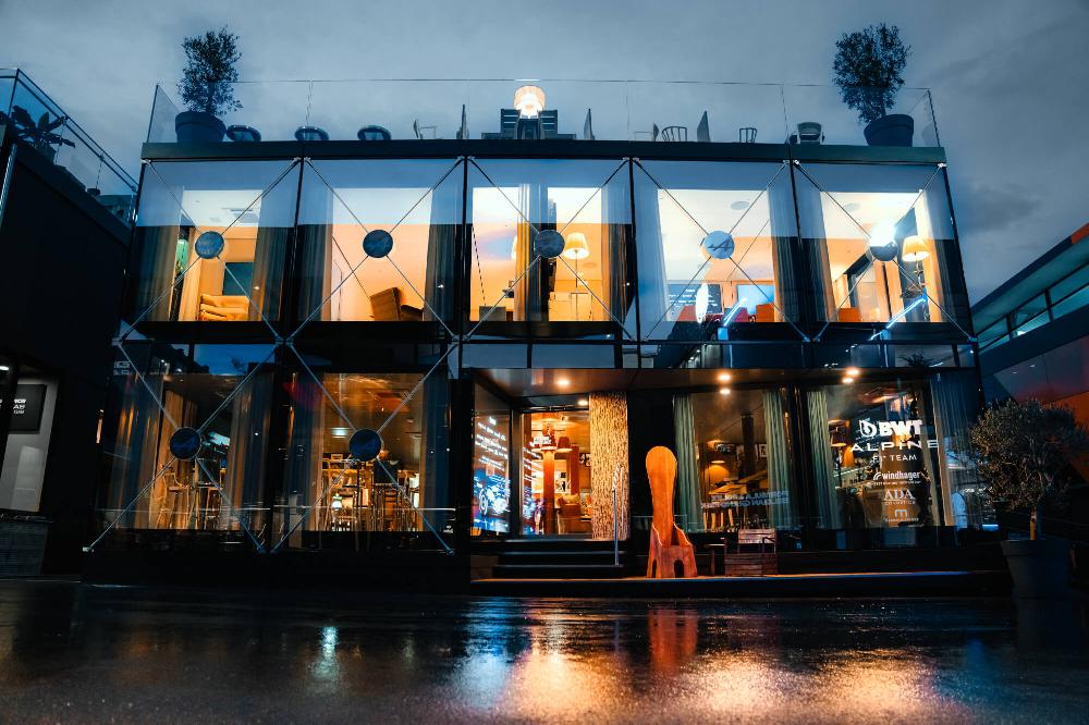 philippe starck ALPINE F1 TEAM MOTORHOME