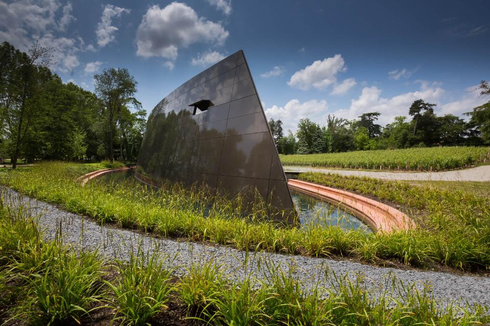 philippe starck CHAI Chateau Les Carmes Haut-Brion