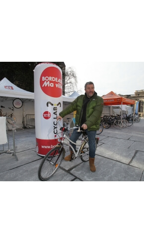 philippe starck Philippe Starck dévoile le dessin du vélo du futur à Bordeaux