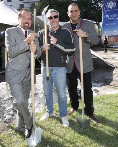 philippe starck Pose de la 1ère pierre du SLS Brickell Hotel & Residences Miami designé par Philippe Starck