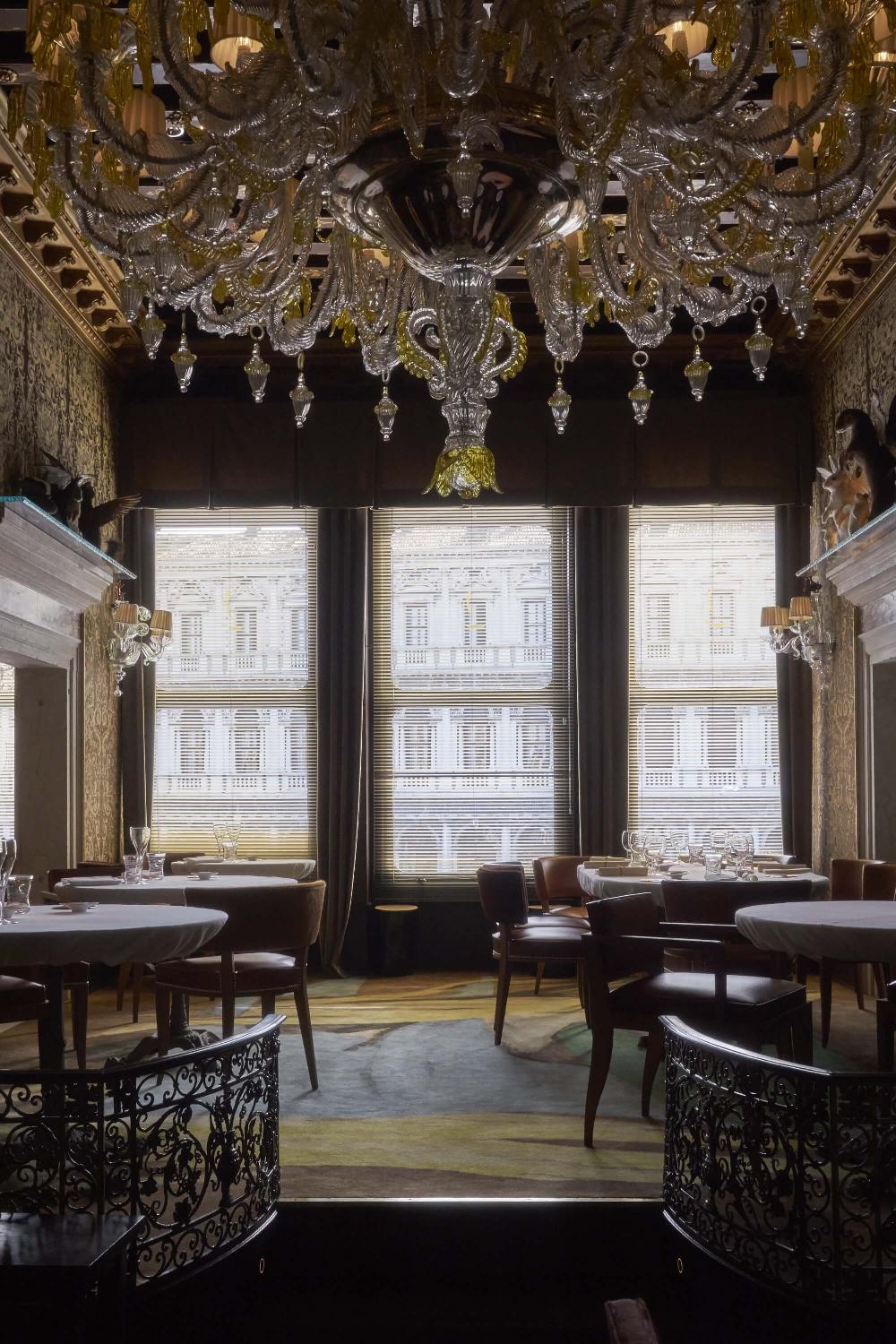 Philippe Starck QUADRI UNE MERVEILLE VÉNITIENNE OÙ MYSTÈRE POÉSIE ET MAGIE REVELENT UNE CUISINE ITALIENNE EXTRAORDINAIRE