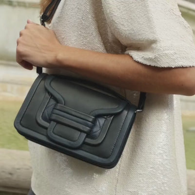 Pierre Hardy SAC À MAIN ALPHA Cuir D'agneau Bleu Marine Et Noir