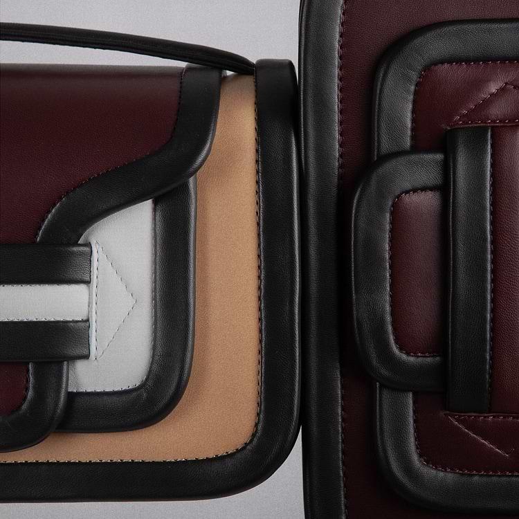 Pierre Hardy SAC À MAIN ALPHA MAXI Cuir D'agneau Beige & Burgundy Et Cuir De Veau Blanc