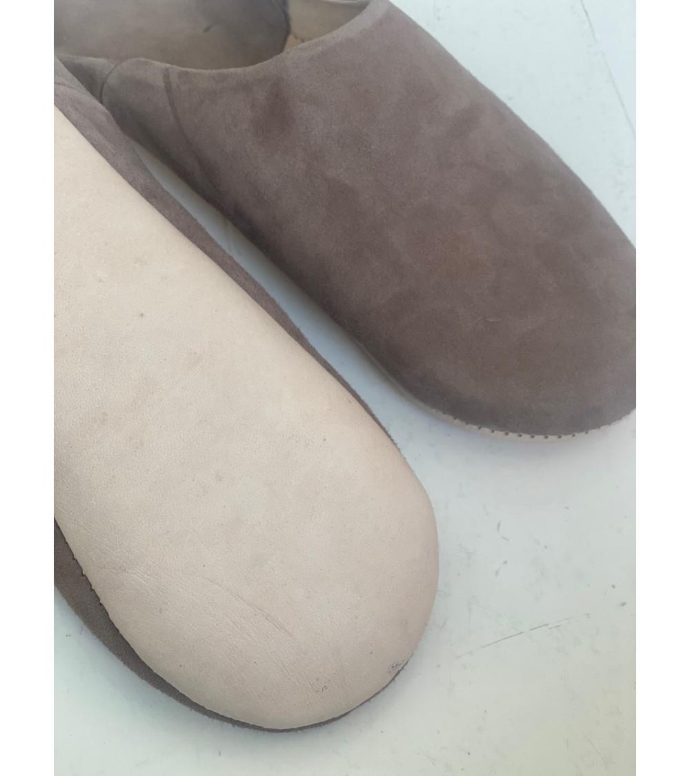 Pompon Bazar BABOUCHES En DAIM De COULEUR BEIGE FONCE