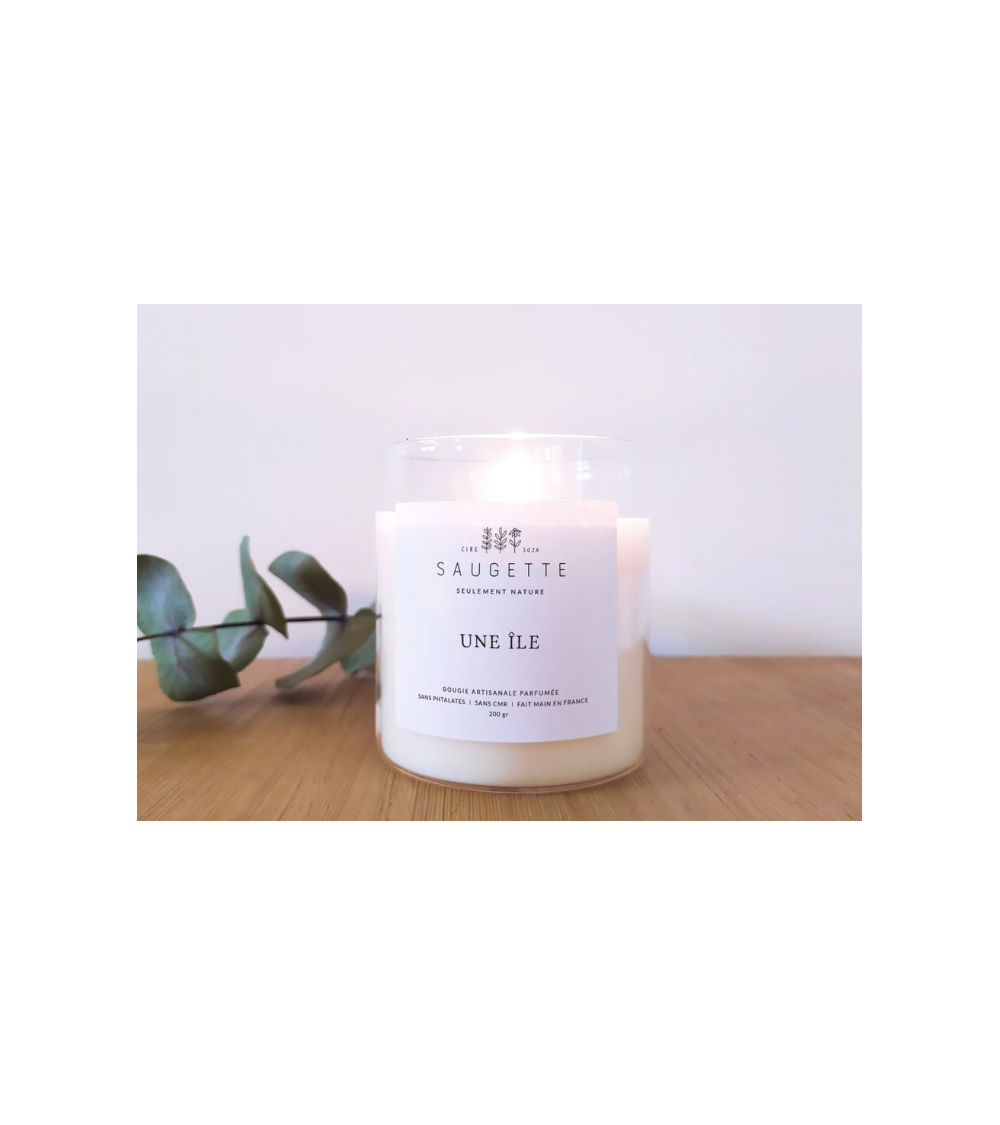 Pompon Bazar Une ILE - BOUGIE ARTISANALE PARFUMÉE à La CIRE DE SOJA NATURELLE