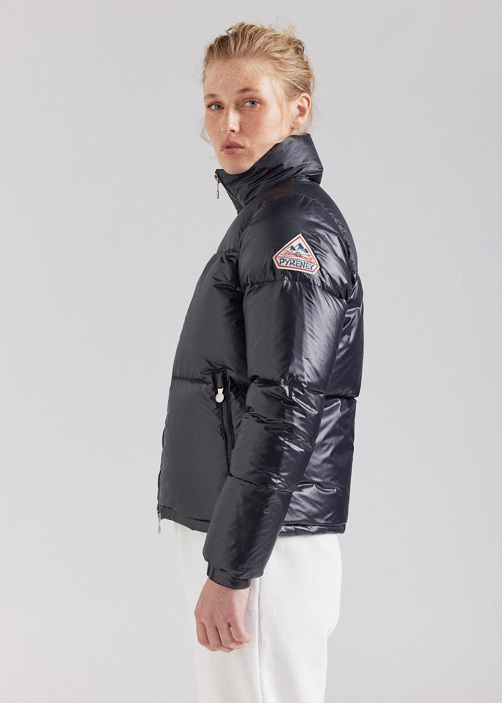 Pyrenex Doudoune Courte Et Brillante Pour Femme Pyrenex Goldin Noire