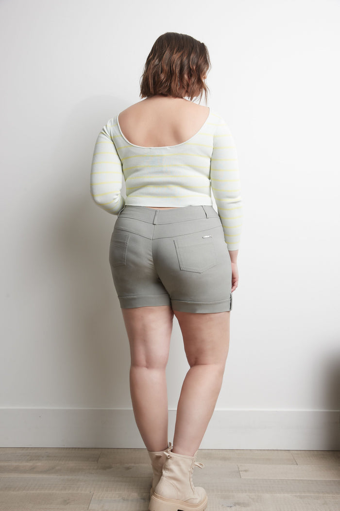 Rekucci Curvy Plus Size 6” Shorts With Slimming Cuff Silver