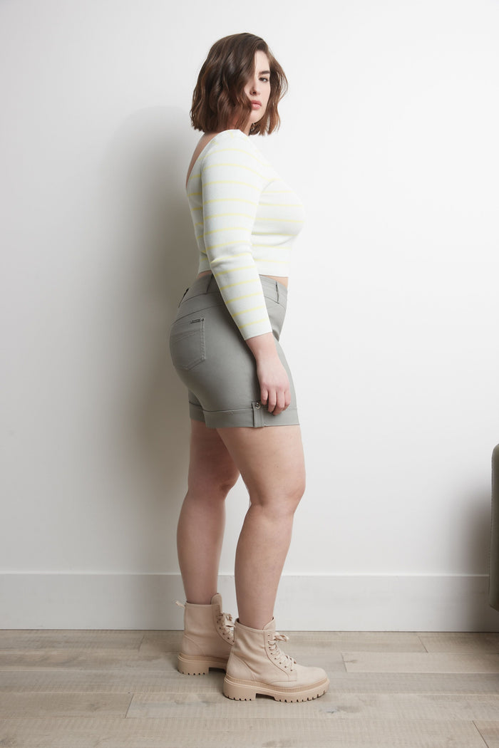 Rekucci Curvy Plus Size 6” Shorts With Slimming Cuff Silver